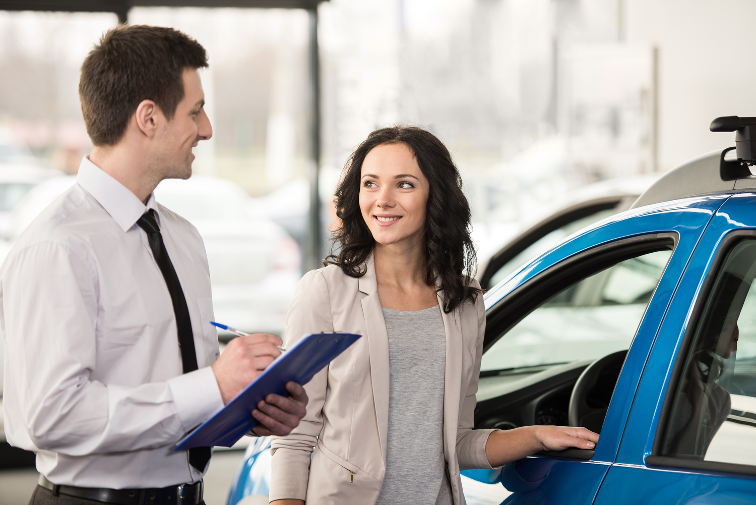 Advantages and Disadvantages of Financing vs. Car Leasing