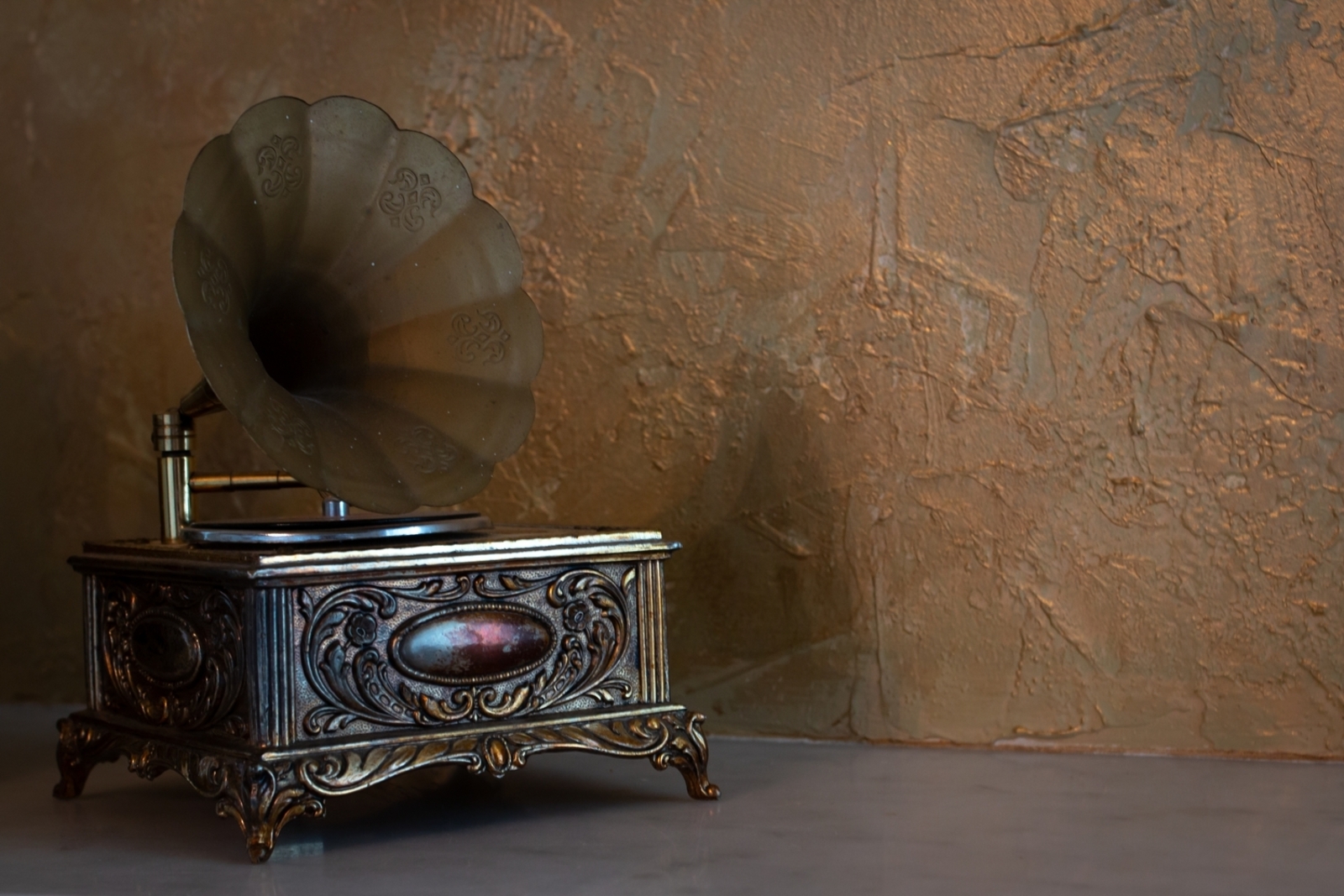 6 Valuable Collectible Items Found In Attics and Garage Sales